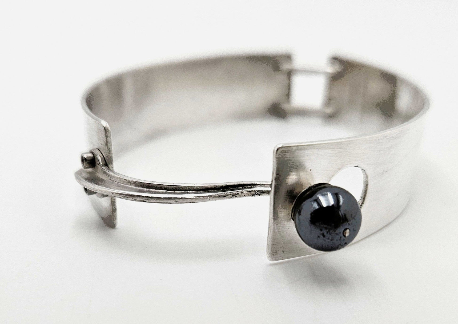 Darway Jewelry C. Darway  Sterling Hematite Modernist Top Latching Bangle Bracelet