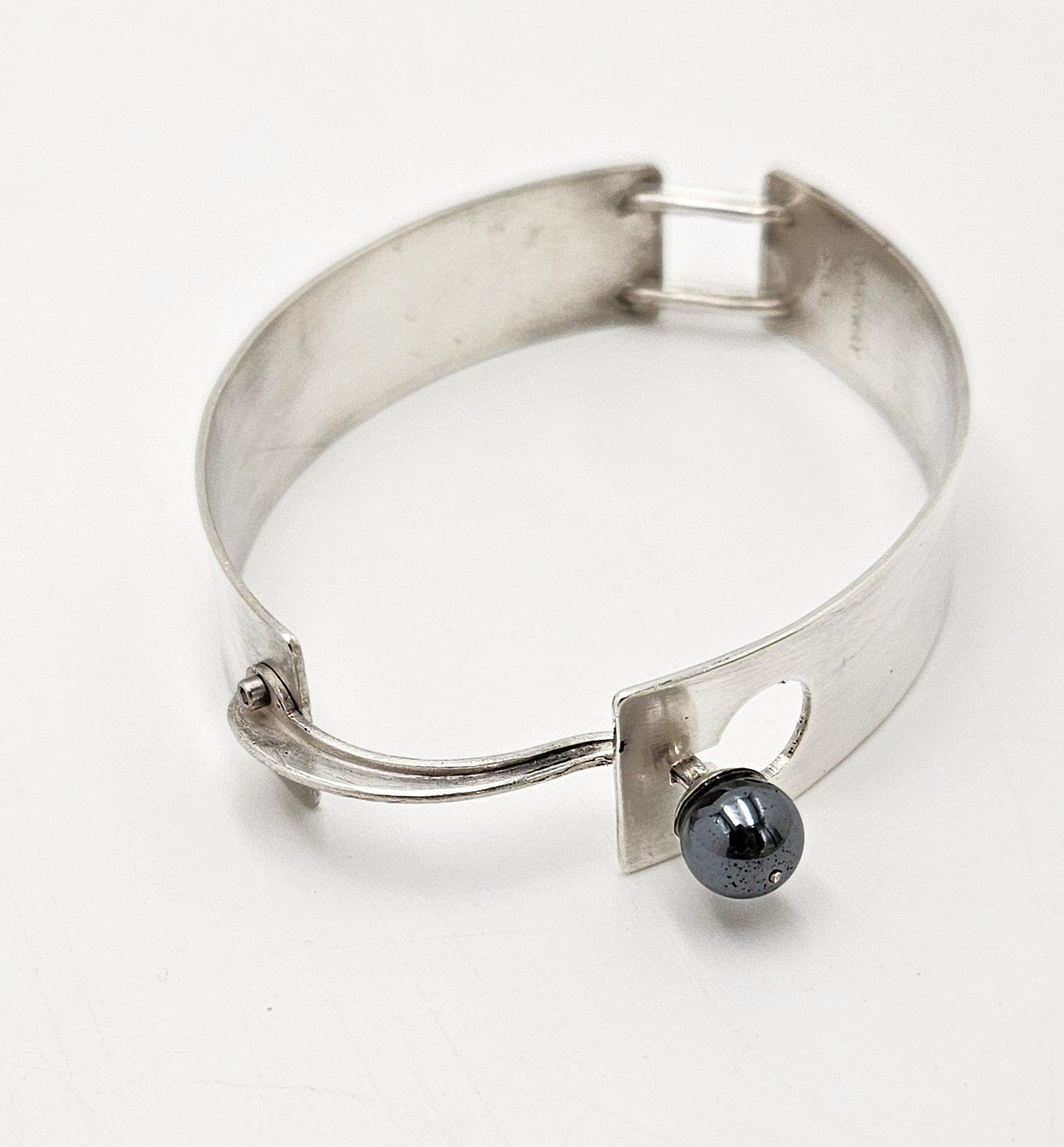 Darway Jewelry C. Darway  Sterling Hematite Modernist Top Latching Bangle Bracelet
