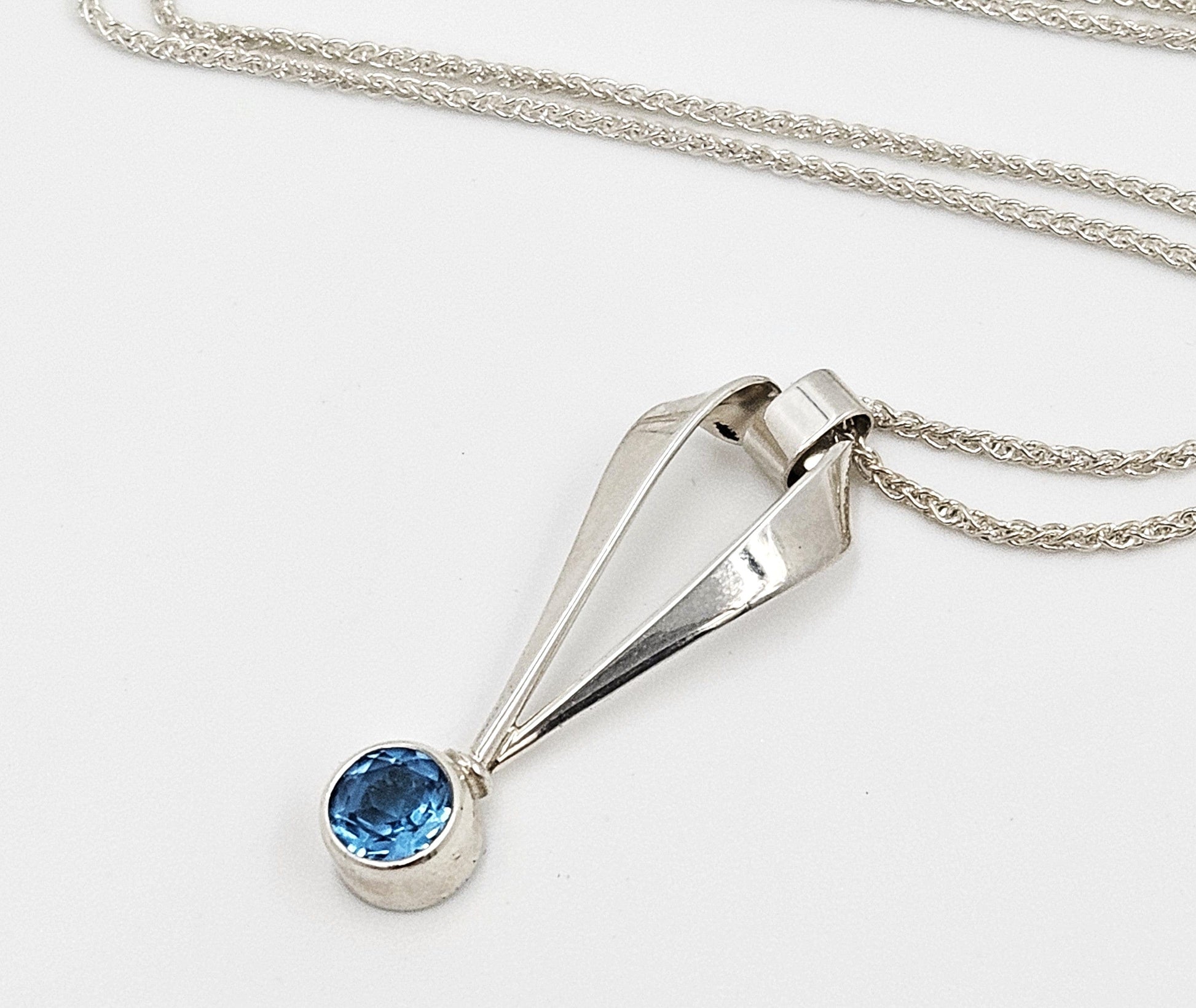 Ed Levin Jewelry Retired Ed Levin Sterling Silver & Blue Topaz Modernist Pendant Necklace 1990s