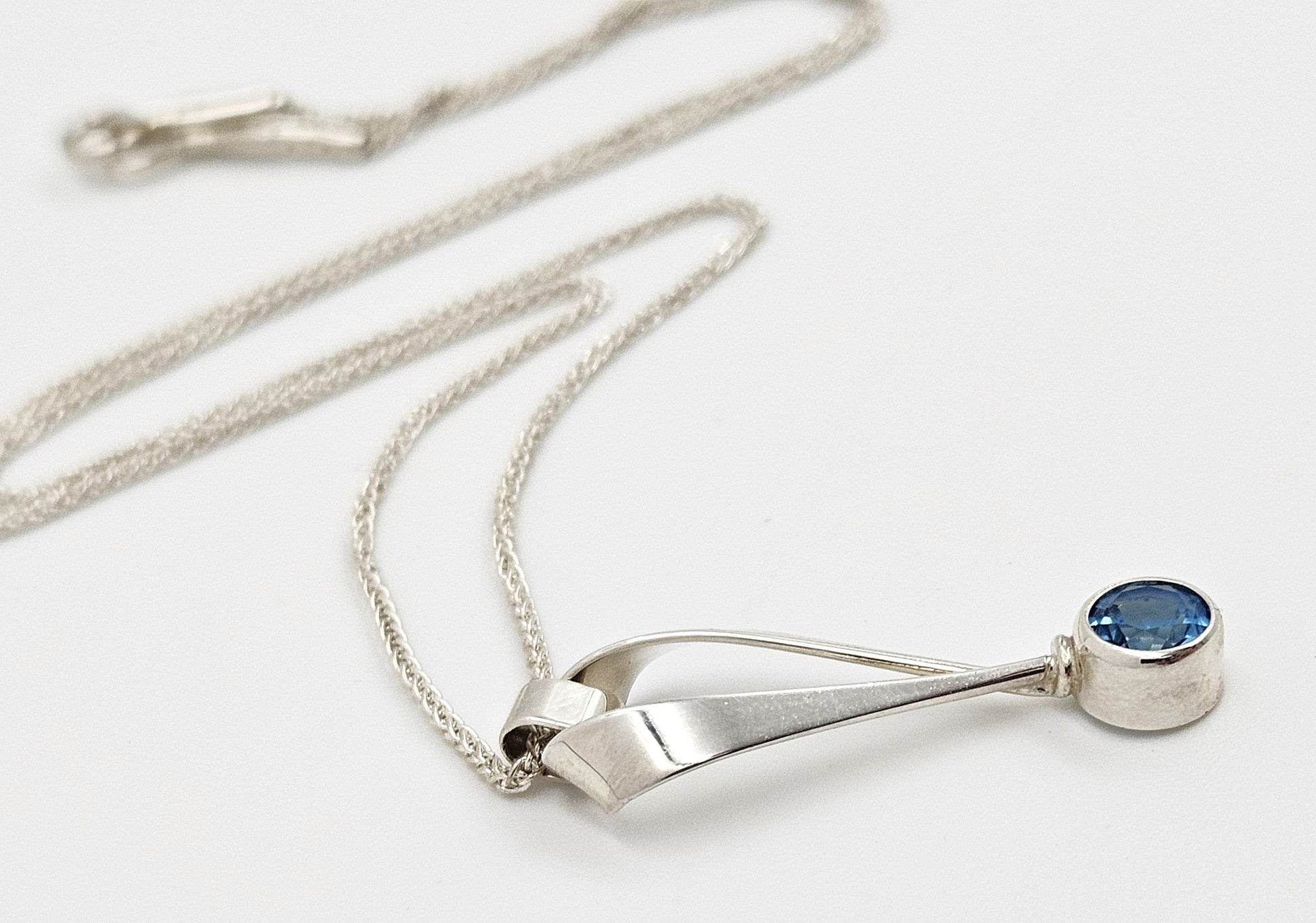 Ed Levin Jewelry Retired Ed Levin Sterling Silver & Blue Topaz Modernist Pendant Necklace 1990s