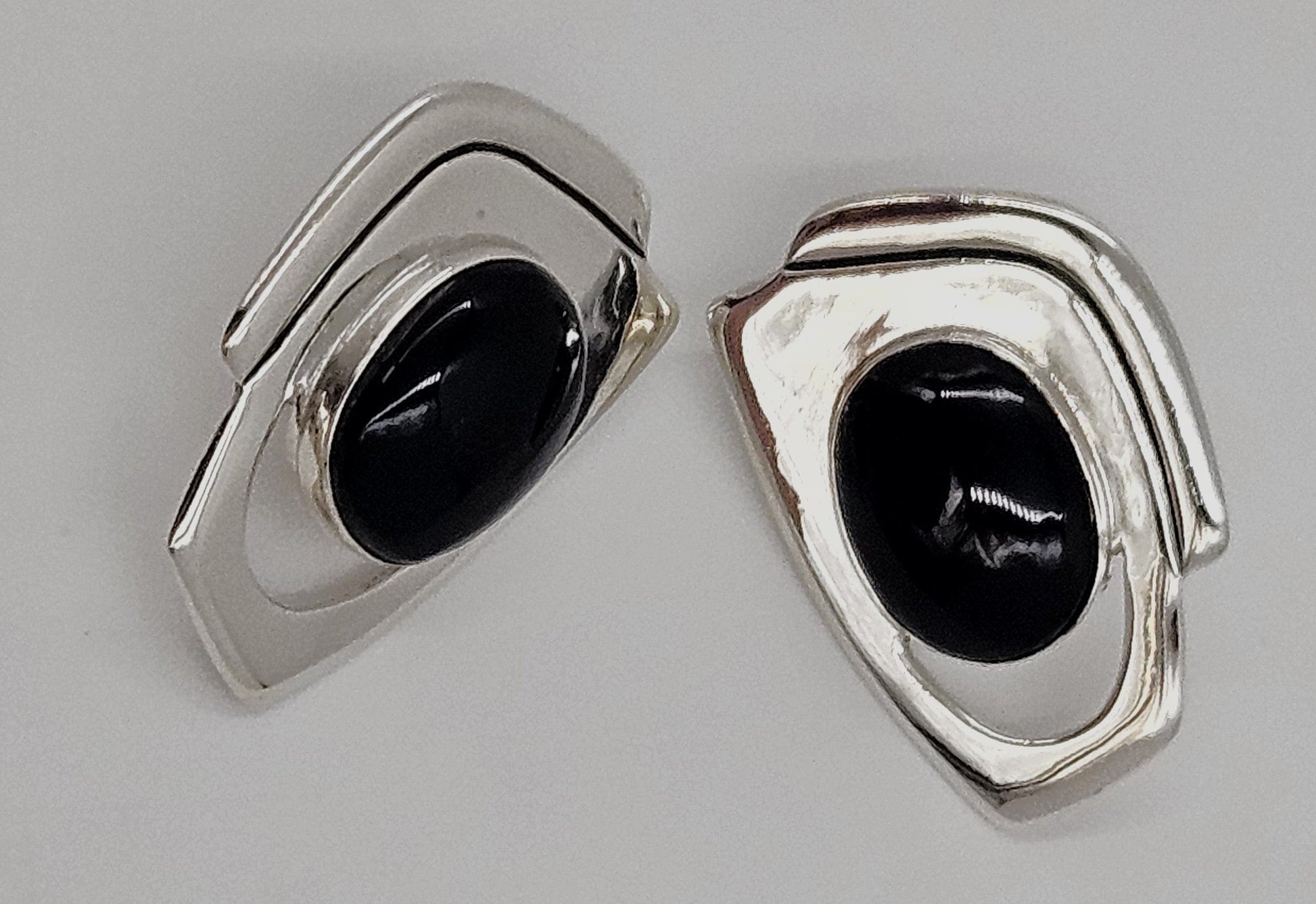 Erika Hult de Corral "Ric" Jewelry Artisan Erika Hult de Corral "Ric" Taxco Sterling Onyx Modernist Earrings 1980s