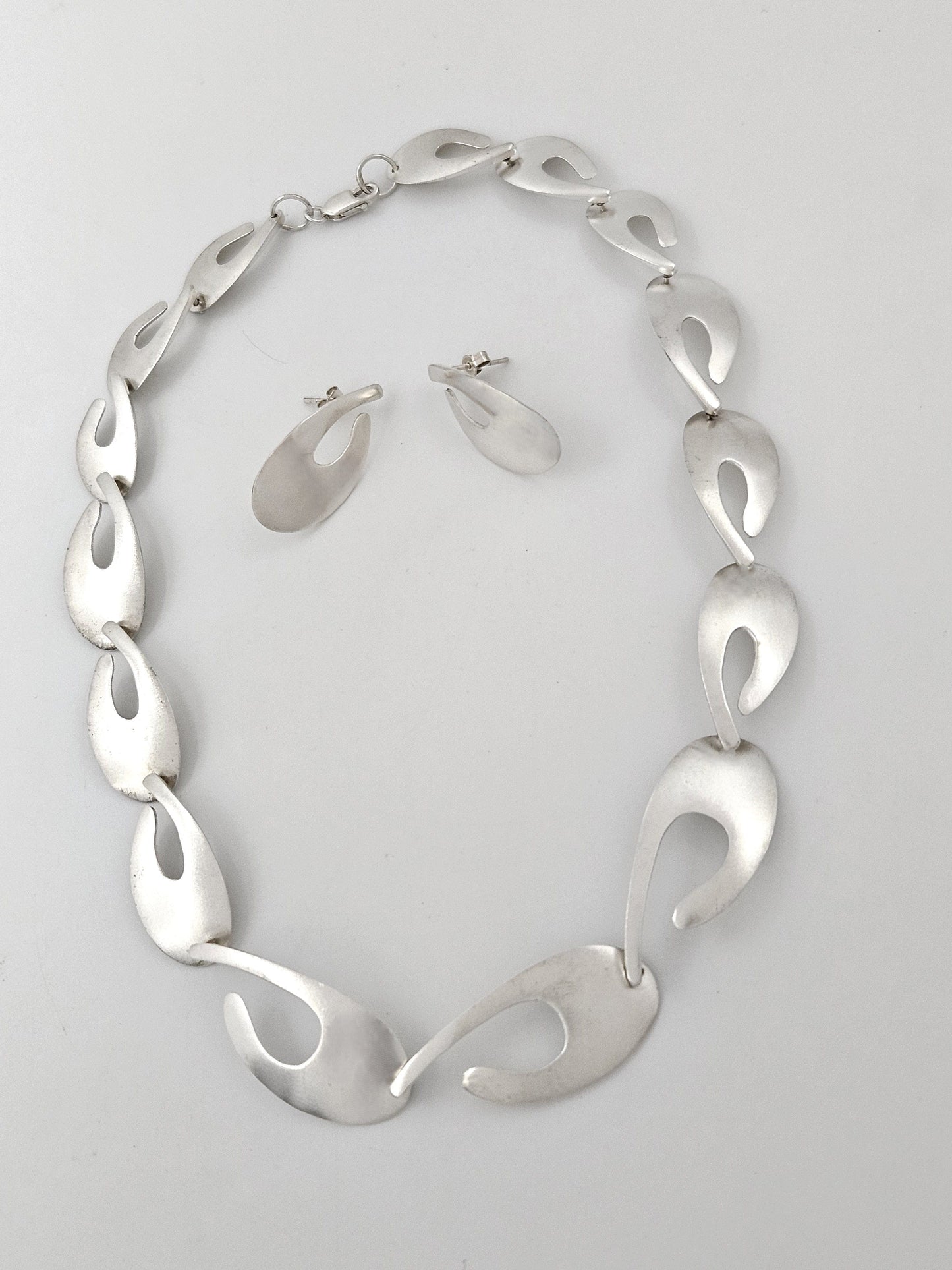 Kathy Lynn Mayeda Jewelry Designer Kathy Lynn Mayeda Modernist Sterling Links Necklace & Earrings 1980s