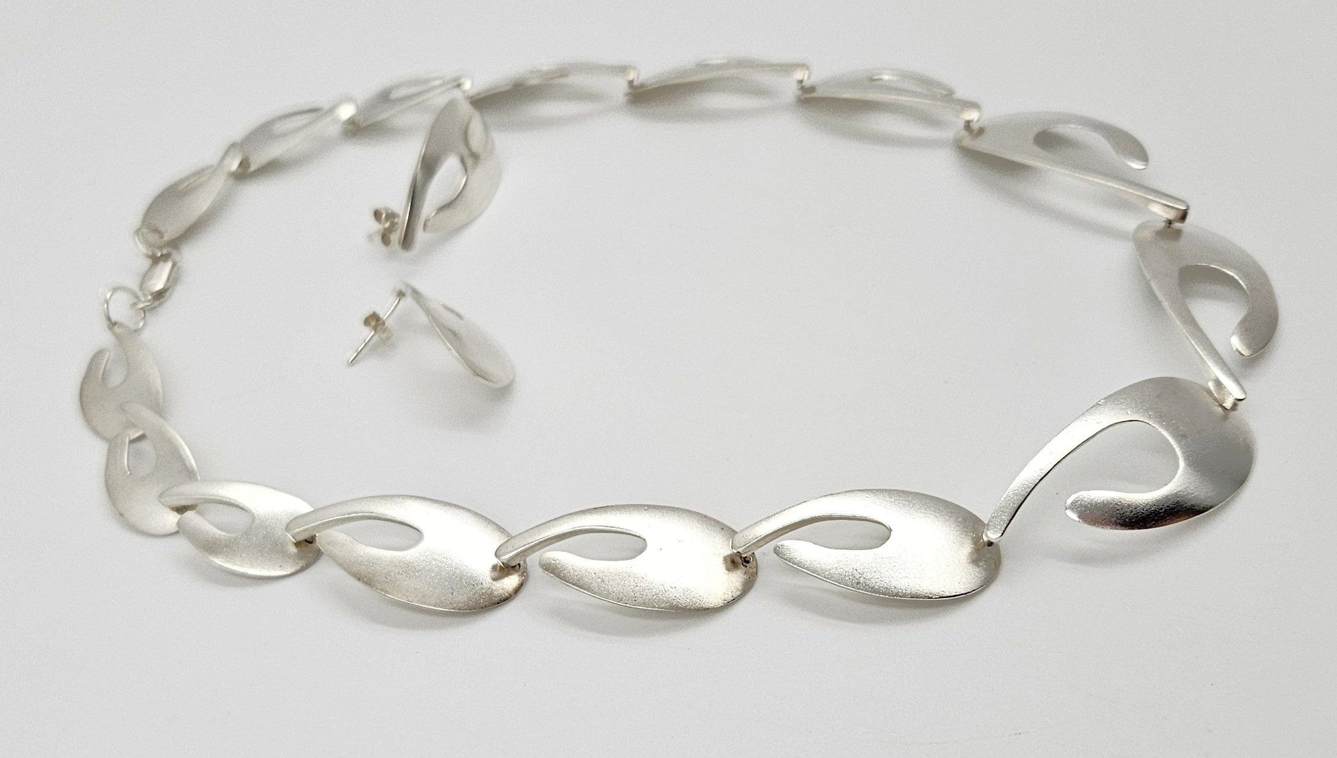 Kathy Lynn Mayeda Jewelry Designer Kathy Lynn Mayeda Modernist Sterling Links Necklace & Earrings 1980s