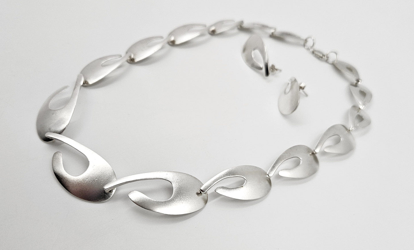 Kathy Lynn Mayeda Jewelry Designer Kathy Lynn Mayeda Modernist Sterling Links Necklace & Earrings 1980s