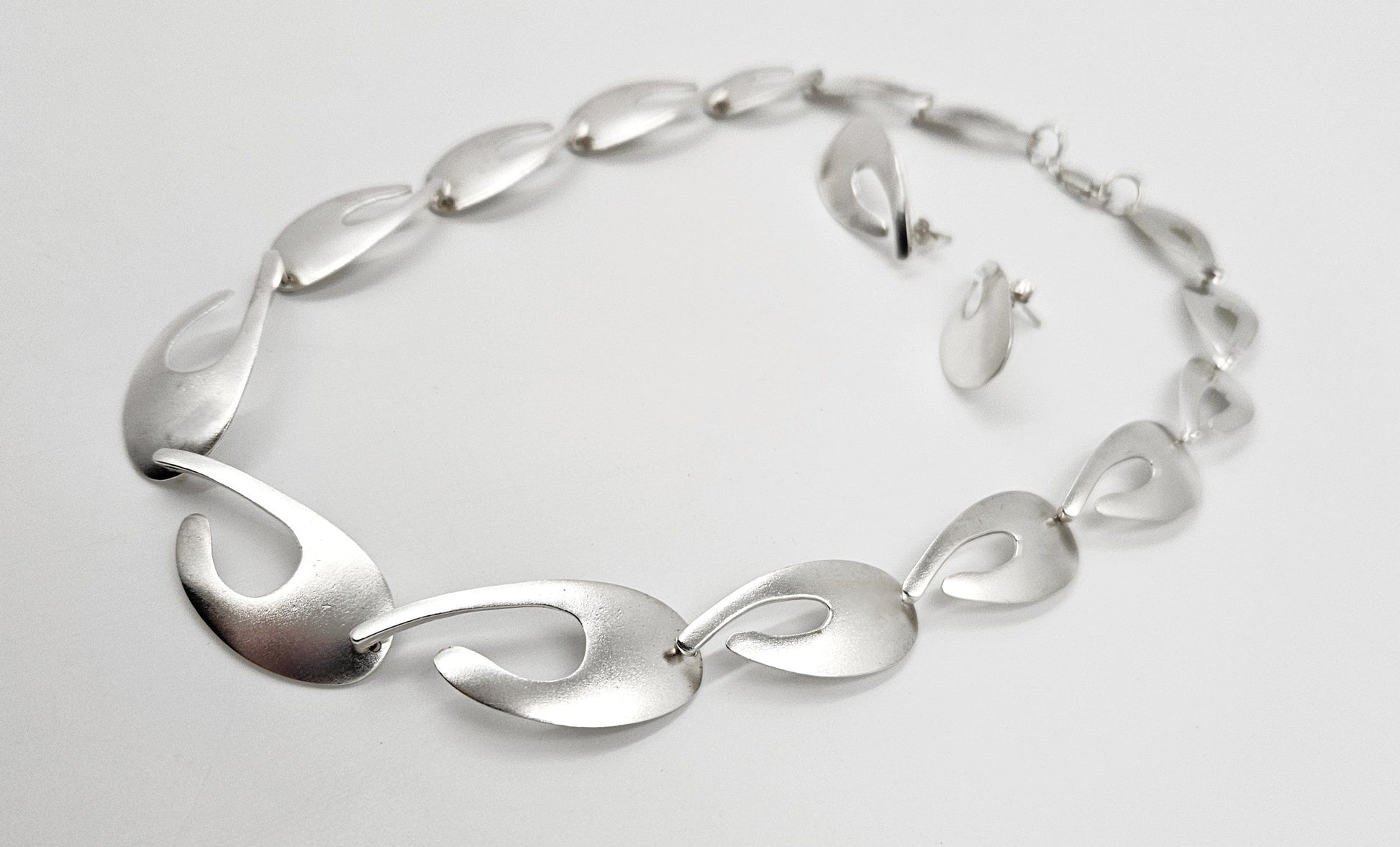 Kathy Lynn Mayeda Jewelry Designer Kathy Lynn Mayeda Modernist Sterling Links Necklace & Earrings 1980s