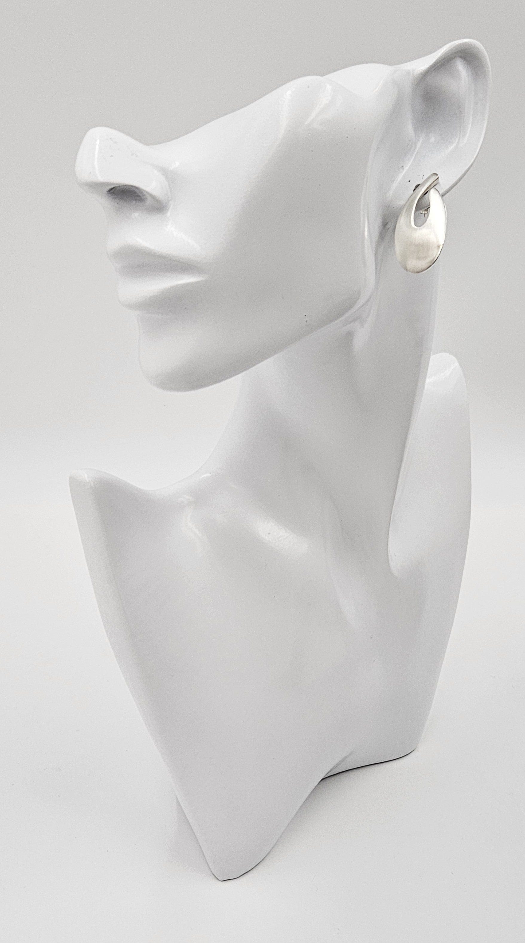 Kathy Lynn Mayeda Jewelry Designer Kathy Lynn Mayeda Modernist Sterling Links Necklace & Earrings 1980s