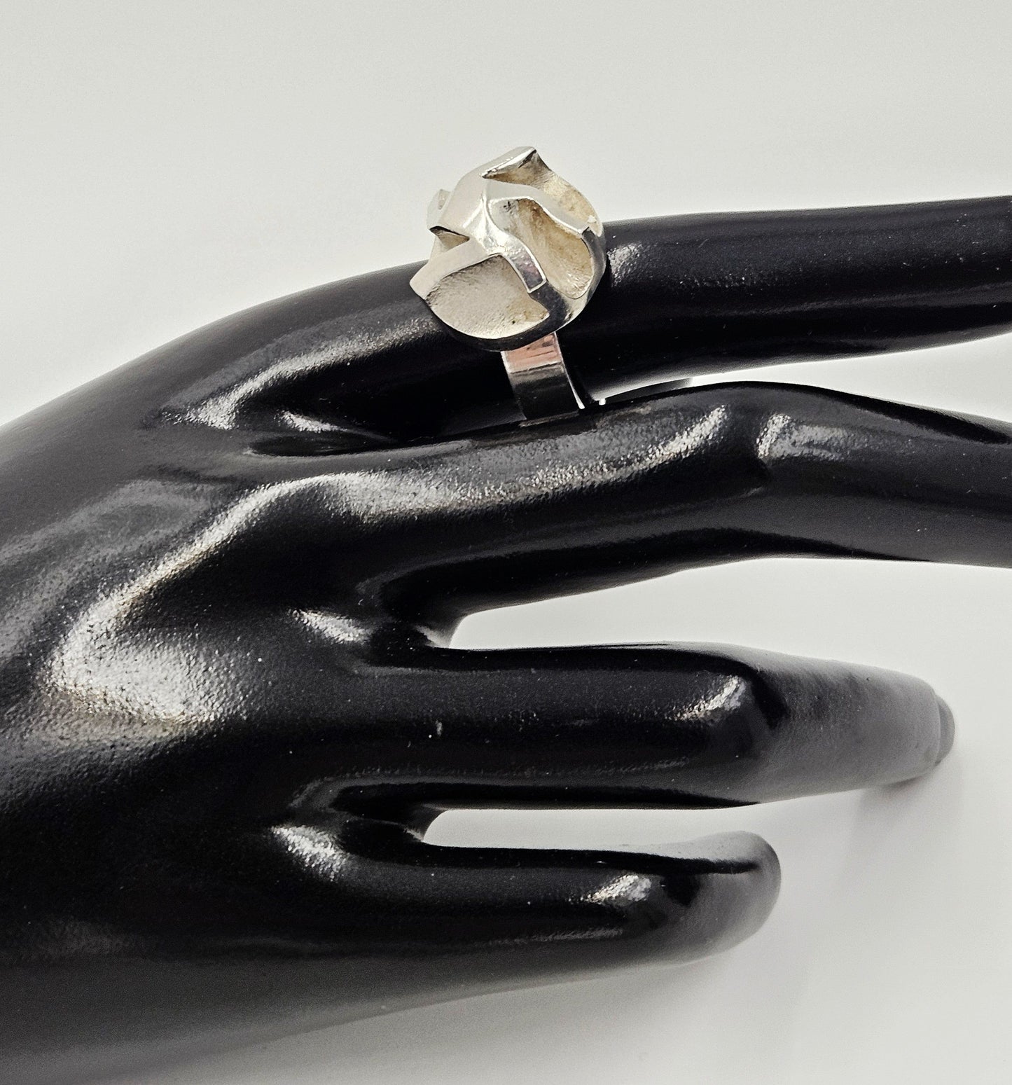 Matti J Hyvarinen - Sirokuru Jewelry Matti J Hyvärinen Sirokoru Finland Abstract Mod Sterling Silver Ring Circa