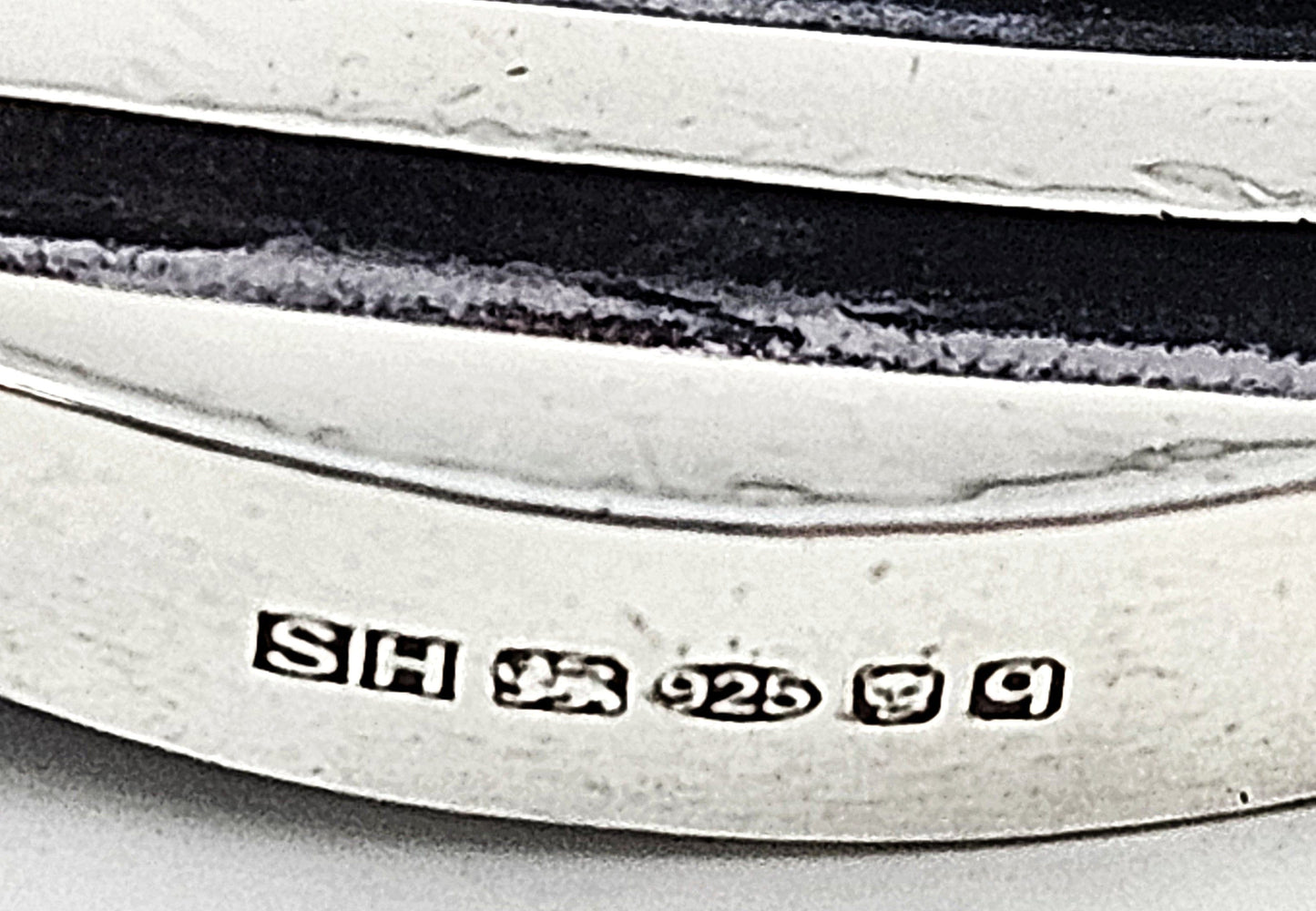 SH London Jewelry Abstract Modernist Sterling Pendant Necklace London 1971 SH