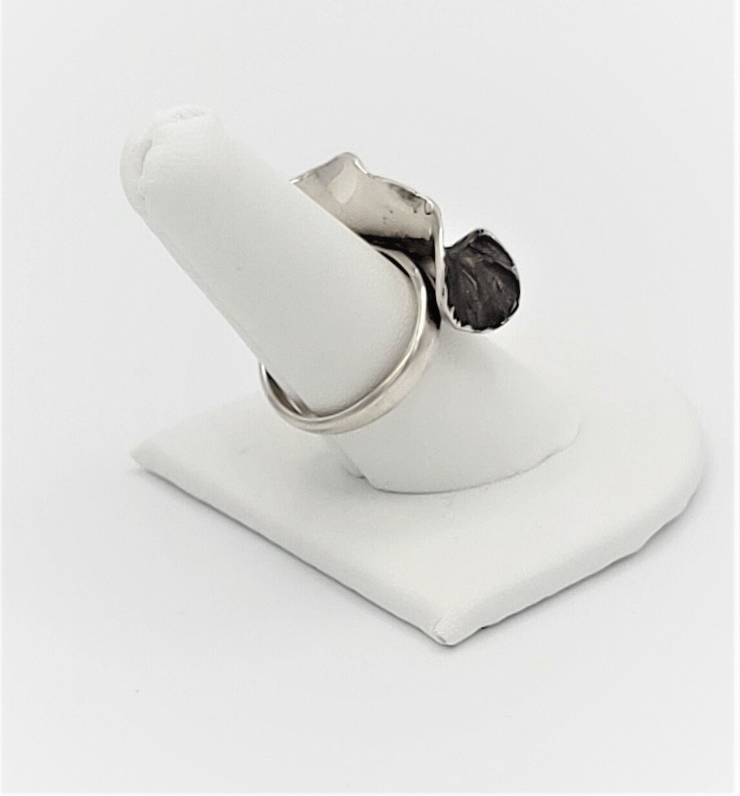 HOB Jewelry Designer HOB Mexico New York Abstract Mod Flower Sterling Cocktail Ring 1980s