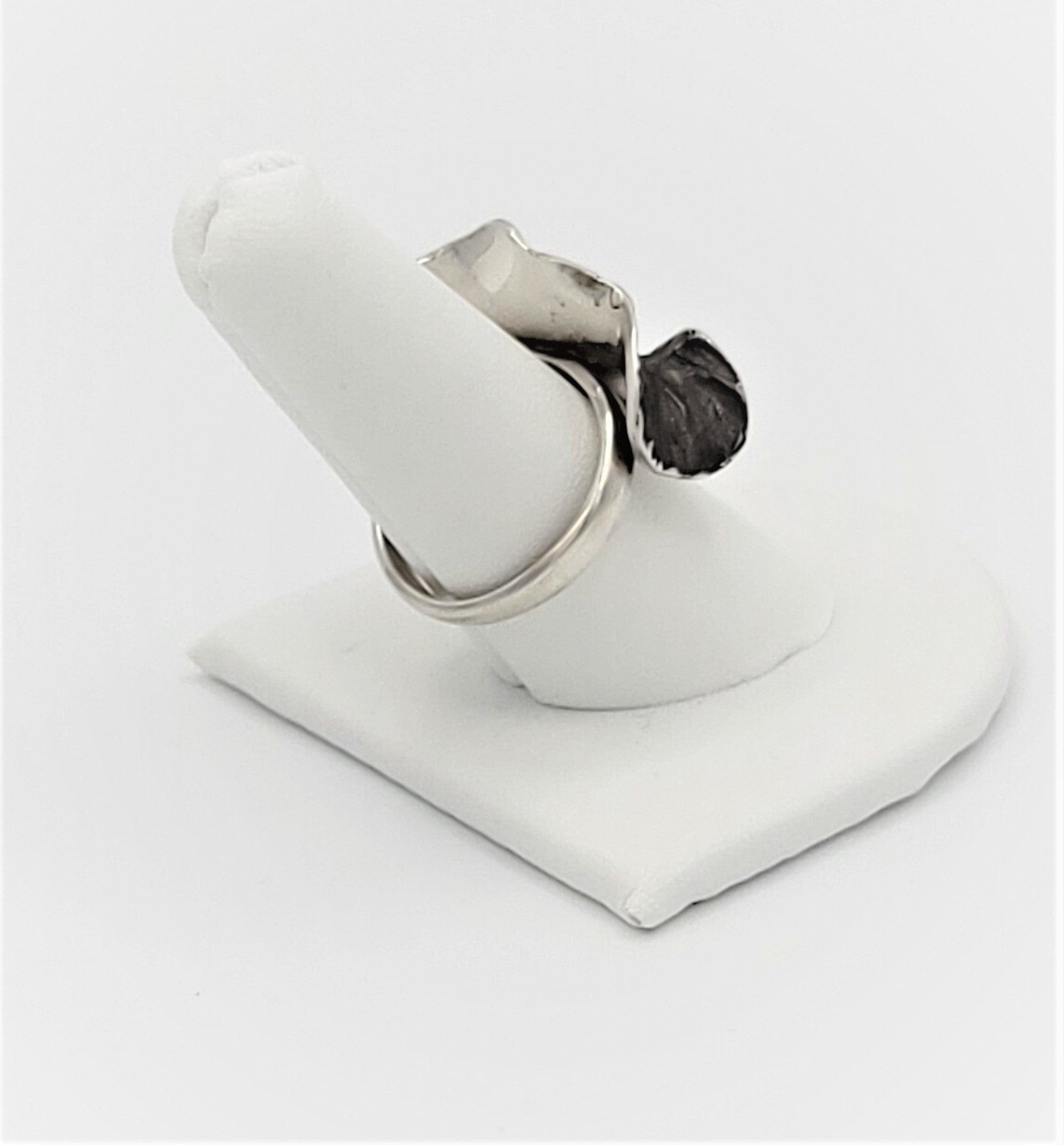 HOB Jewelry Designer HOB Mexico New York Abstract Mod Flower Sterling Cocktail Ring 1980s